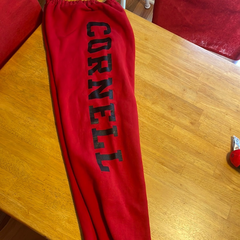 Red Cornell sweatpants with red hat